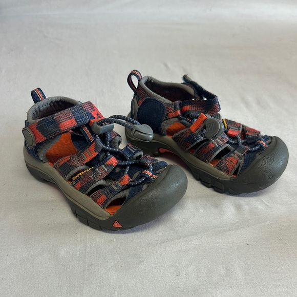 Keen Red and Blue Sandals with Quick-Lace System - Picture 1 of 5